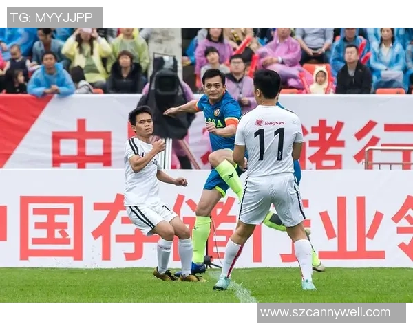 深圳足球队团队协作引发热议球迷对战术配合与球员默契提出质疑 深圳足球队团队协作引发热议球迷对战术配合与球员默契提出质疑